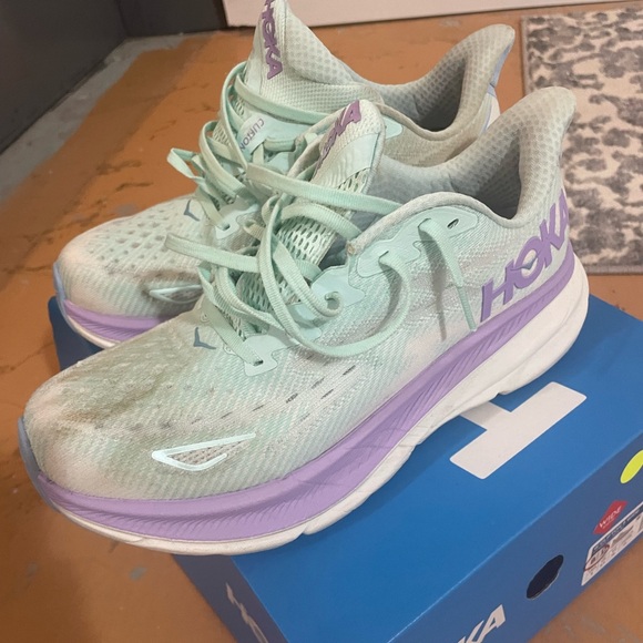 Hoka Clifton 9 size 8 wide - Picture 2 of 8